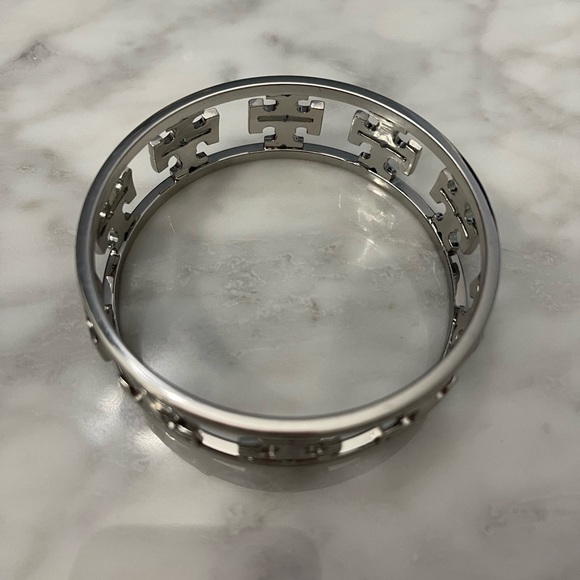 Tory Burch Logo T Bangle - Picture 3 of 3